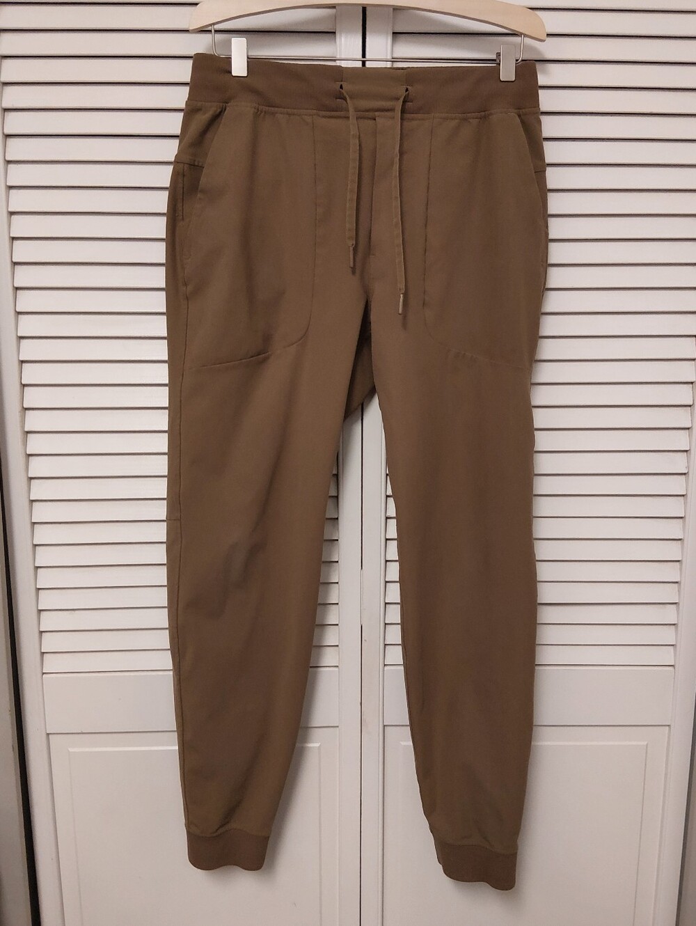 lululemon athletica Men's ABC Joggers in Olive Brown